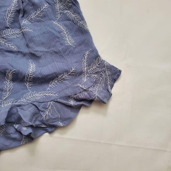 Sadie & Sage Women's Embroidered Ruffle Hem Shorts Sky/White Size Large, NWT - Picture 5 of 15